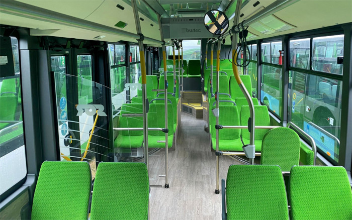 Cestující v MHD Třinec vozí nové autobusy, jezdí podle upravených jízdních řádů