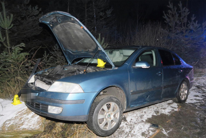 Čelní střet dvou osobních vozidel na Sokolovsku si vyžádal několik zraněných osob