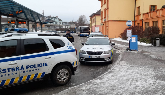 Anonym oznámil bombu na nádraží v České Třebové, policie provedla rychlou evakuaci osob