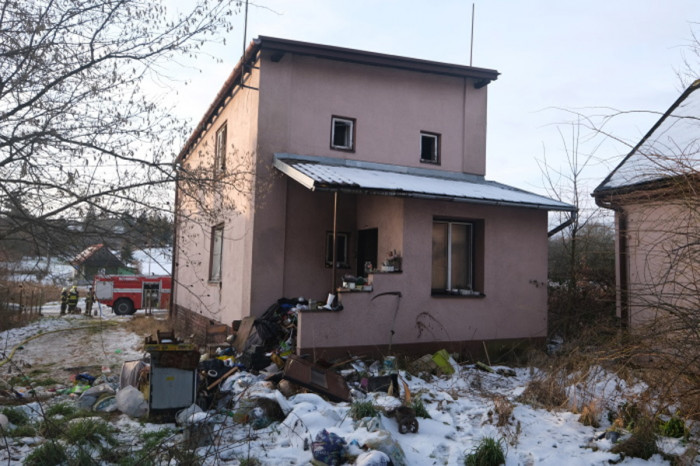 Hasiči při likvidaci požáru rodinného domu na Karvinsku objevili tělo