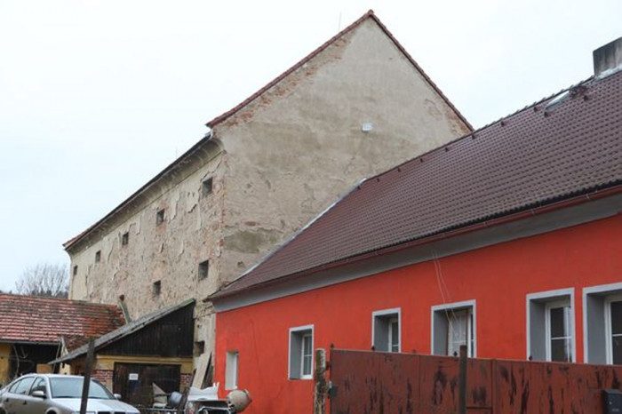 Výstava v Panenských Břežanech představí nacistické lágry optikou archeologie