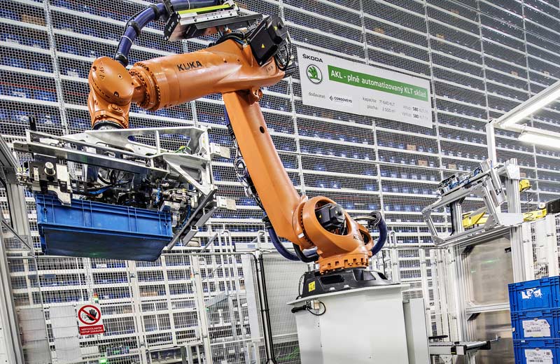 Průmyslové roboty využívá jen 13 % malých a středních podniků, chybí jim podpora státu