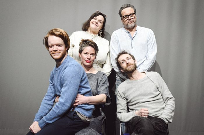 Rodina Homolkových se vrací! Švandovo divadlo uvede současnou adaptaci kultovní filmové komedie