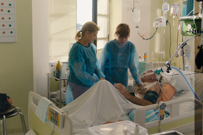 Česká televize odvysílá oceňovaný dokument z nemocničního prostředí Jednotka intenzivního života