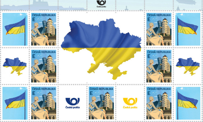 Česká pošta uvedla do prodeje poštovní známku s přítiskem jako poctu Ukrajině