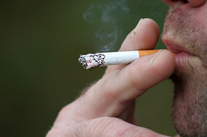 Očekávané zdražování kuřáky od zlozvyku neodradí, raději se omezí v jídle