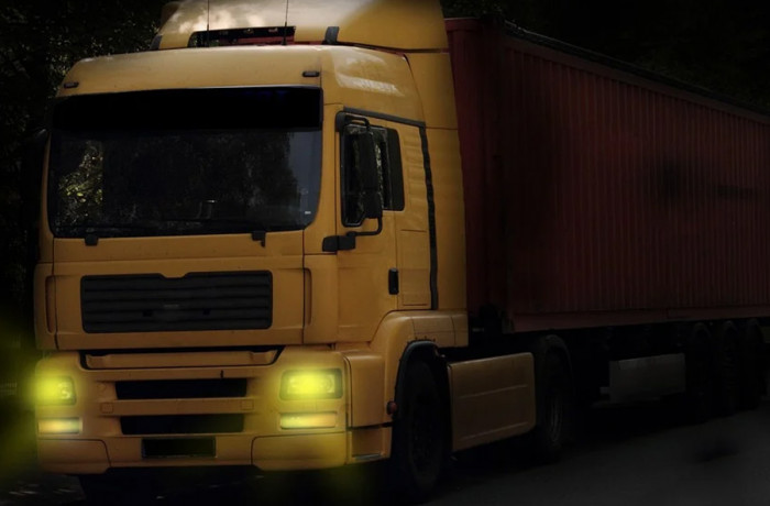 Trojice cizinců okrádala odpočívající řidiče kamionů, hrozí jim až osm let vězení
