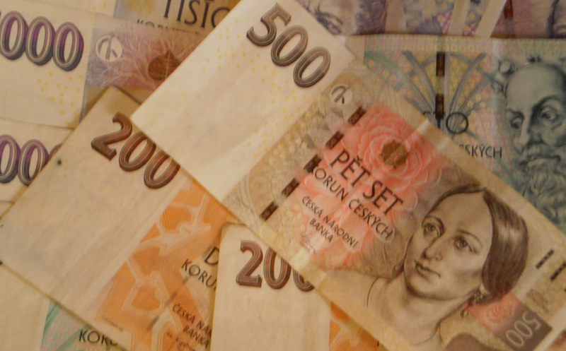 Důvěřivá žena z Frýdku-Místku naletěla falešným bankovním úředníkům, přišla o 400 tisíc korun