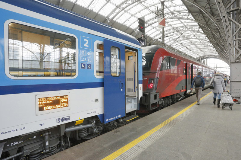 Provoz na železniční trati mezi Prahou a Berounem výrazně omezí dvoutýdenní výluka