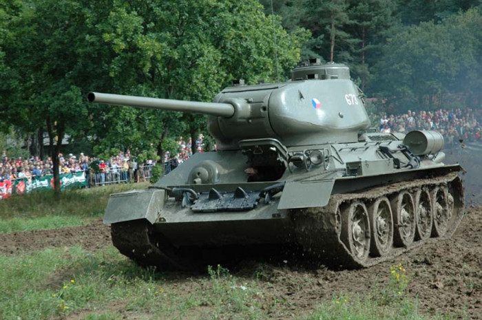 18. Tankový den v Lešanech nabídne prezentaci těžké techniky i průlet historických letounů