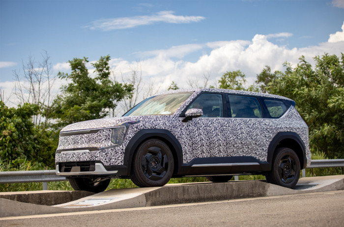 Elektromobil Kia EV9 absolvuje finální technické zkoušky před světovou premiérou v roce 2023