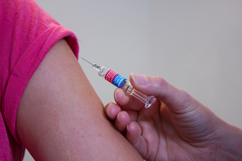 Nadpoloviční většina Čechů by uvítala očkování proti chřipce v lékárně