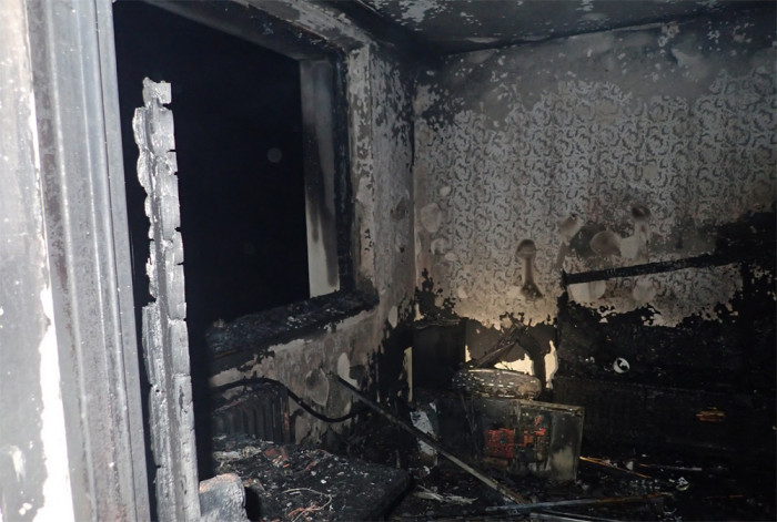 Závada na televizi způsobila požár bytu na Kroměřížsku, majitel skončil v péči záchranářů
