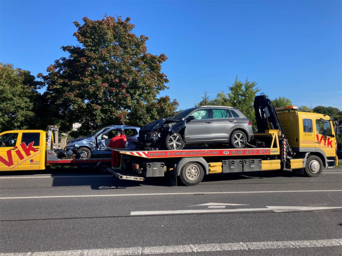 Dopravní nehoda dvou osobních vozů u České Skalice si vyžádala jeden lidský život