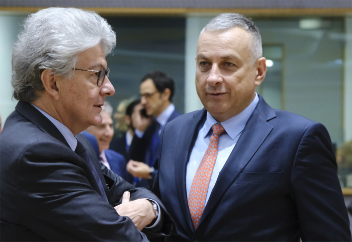 Ministři EU se na jednání v Bruselu shodli na aktu o čipech a ochraně know-how tradičních výrobců