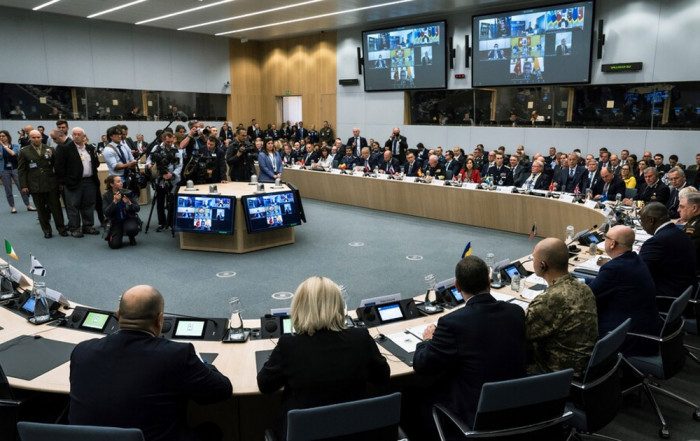 Na schůzce v německém Ramsteinu se pět desítek zemí domluvilo na další vojenské podpoře Ukrajiny
