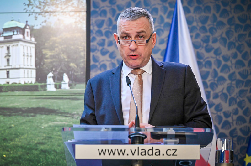 Ministr Síkela: České firmy nebudou v konkurenční nevýhodě oproti zahraničním podnikům