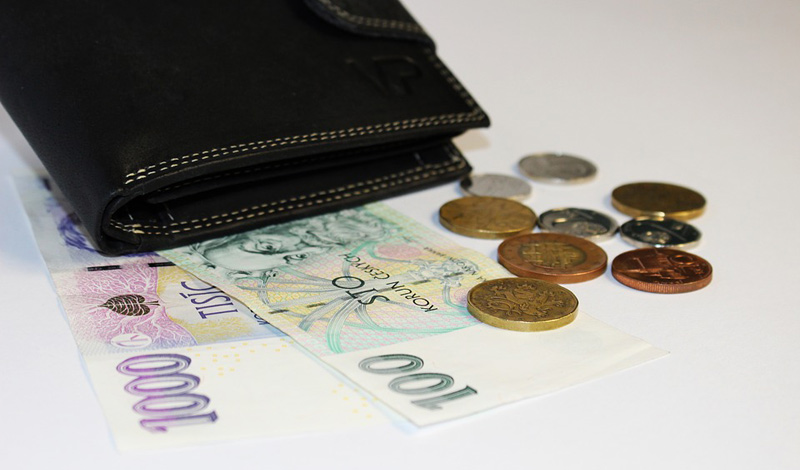 Od 1. 9. 2023 zvyšuje Česká pošta poplatek za výplaty důchodů v hotovosti na 35 Kč