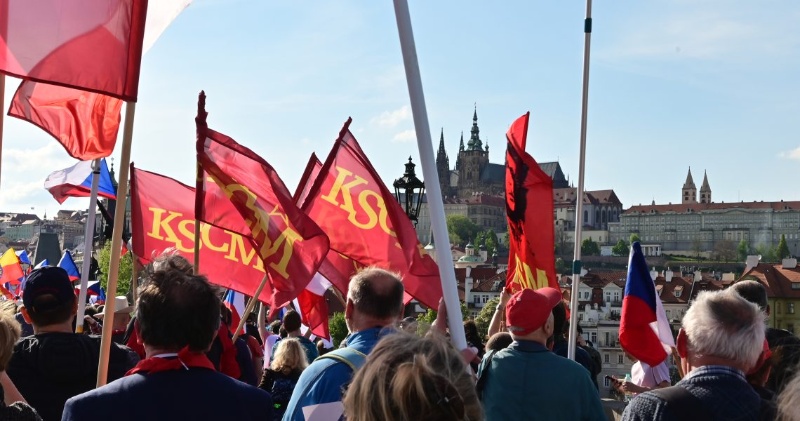 Komunisté vyzývají k aktivnímu odporu proti vládě, připravují řadu protivládních demonstrací