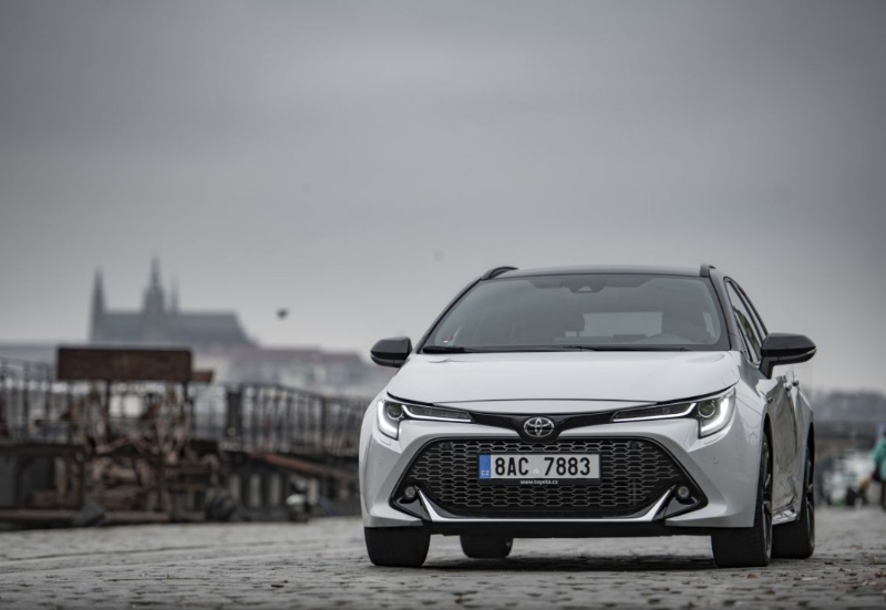 Toyota Víkend: Při nákupu nového vozu lze ušetřit i stovky tisíc korun