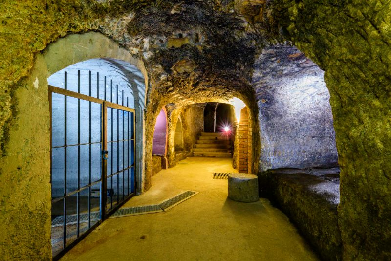 Adventní tip na zážitek: Prohlídky Plzeňského historického podzemí za svitu baterek