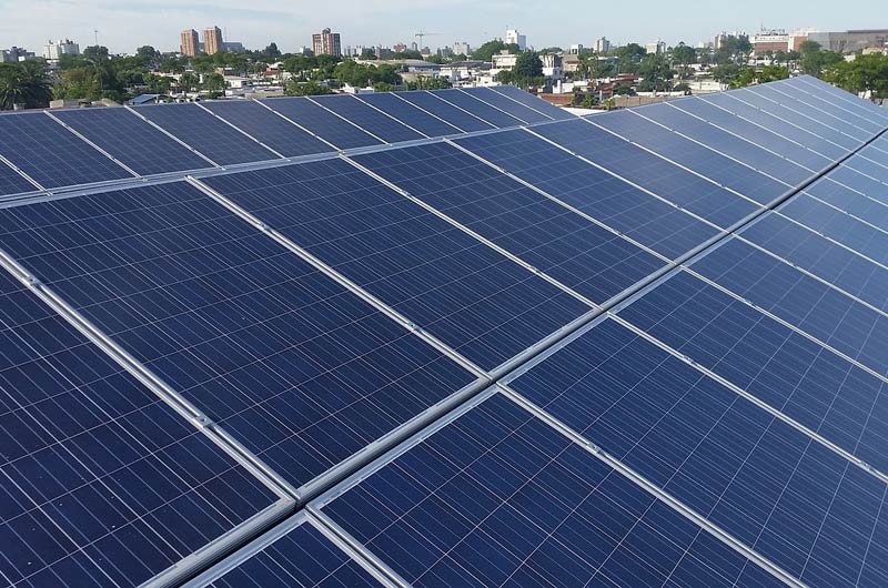 ČEZ Distribuce připojila do sítě přes 100 tisíc slunečních elektráren
