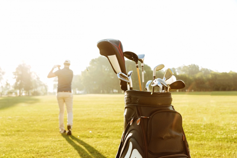 Co patří k základnímu golfovému vybavení?