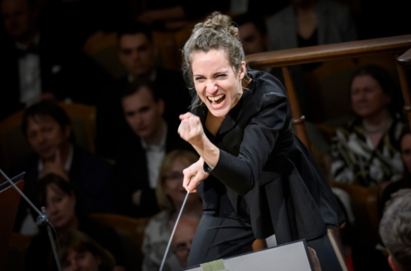 Jihočeská filharmonie má novou šéfdirigentku: Alenu Hron