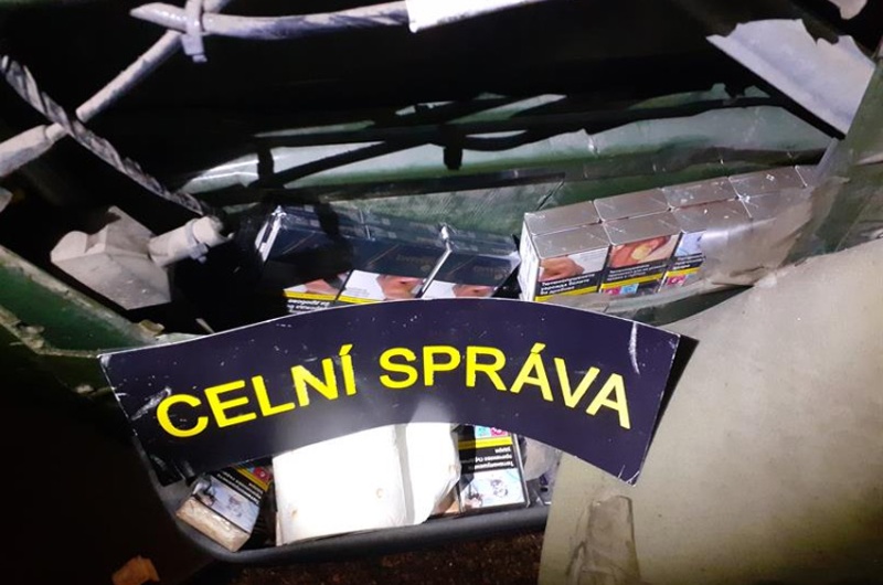 Při kontrole bulharské dodávky nalezli celníci 34 kartonů cigaret různých značek