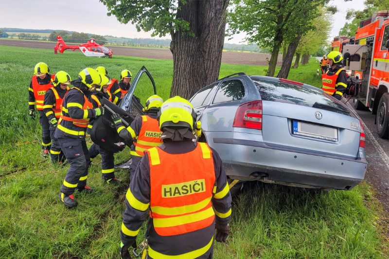 V Šilheřovicích zemřel řidič osobního vozu při nárazu do stromu