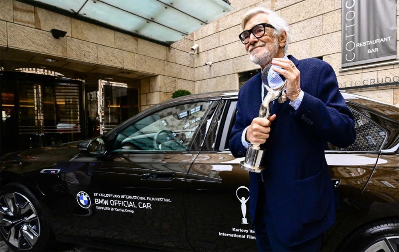 BMW se během letošního Mezinárodního filmového festivalu Karlovy Vary vrací před Císařské lázně