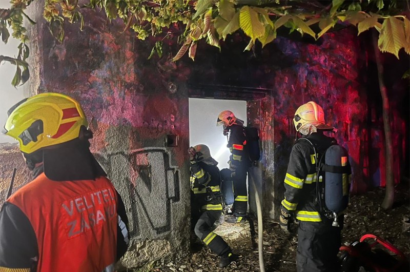 V Horním Růžodole zasahovali hasiči u požáru opuštěné budovy