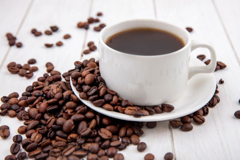 Na co se dá použít kávová sedlina? Přírodní hnojivo pro zahradu i ochrana proti slimákům