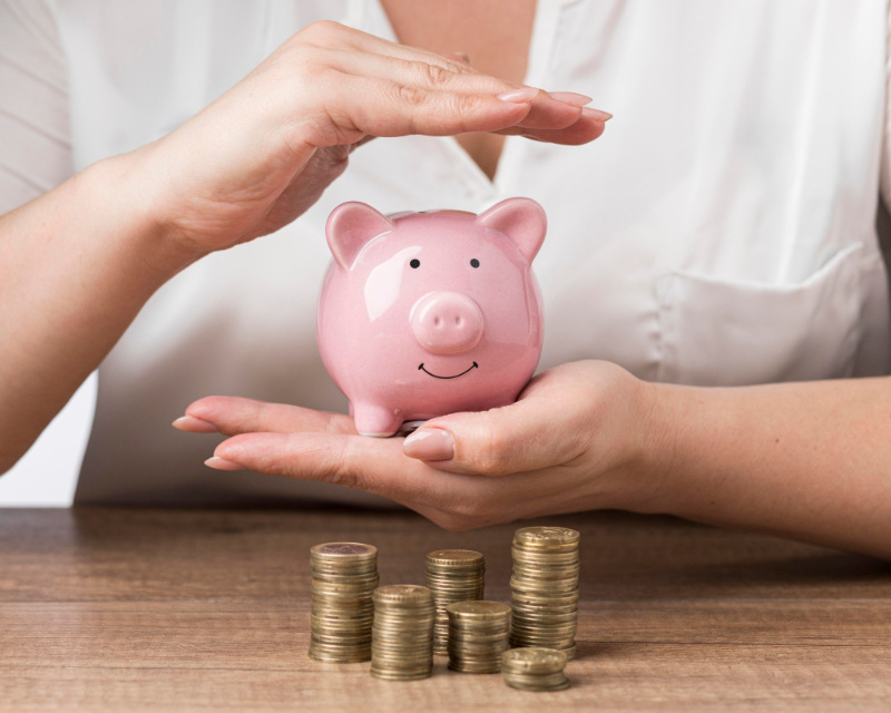 Zlatá pravidla pro dostatečné úspory: Jak ušetřit peníze