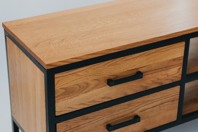 Jak pečovat o nábytek z masivu? Udržujte krásu a kvalitu masivního dřeva správnou údržbou