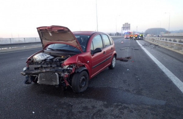 Ranní nehoda na dálnici v Ostravě-Svinově