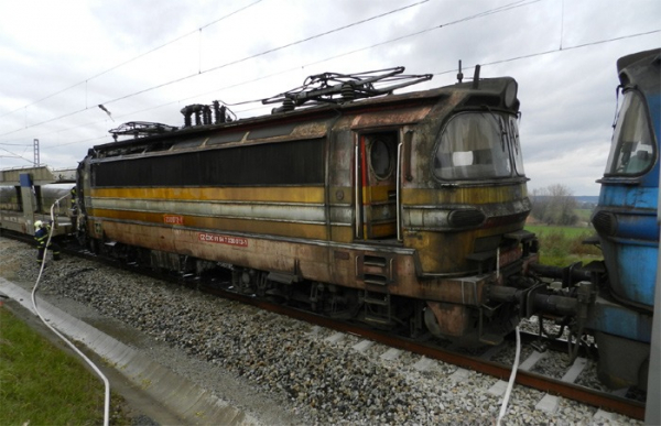 Požár lokomotivy u Čáslavi omezil provoz na hlavním tahu mezi Prahou a Brnem