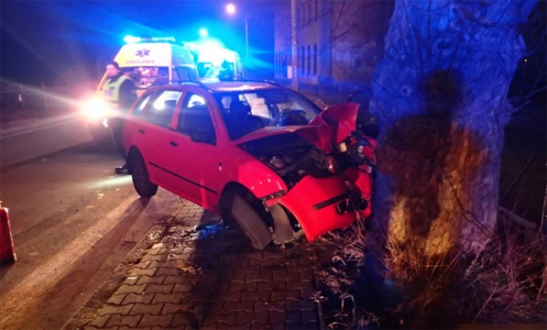 Nehoda osobního automobilu s vyproštěním řidiče ve Vrbici