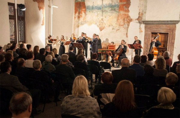 V rytířských sálech zazní Vivaldi, potěší vzácné návštěvy kraje i zámku