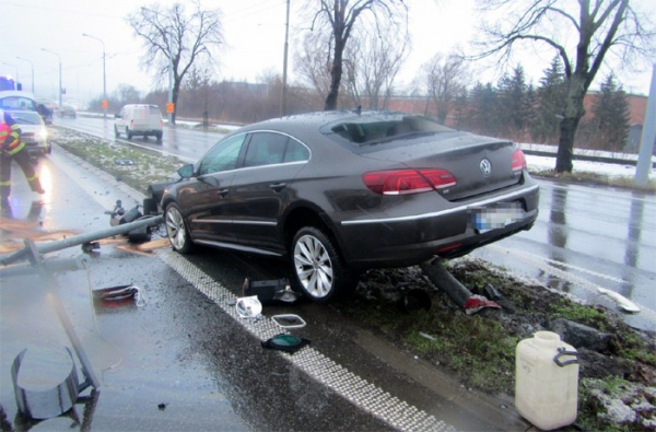 Při nehodě zničil řidič semafor ve Zlíně-Malenovicích