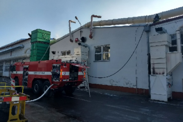 Požár odsávacího systému v průmyslovém objektu v Kostelci nad Orlicí