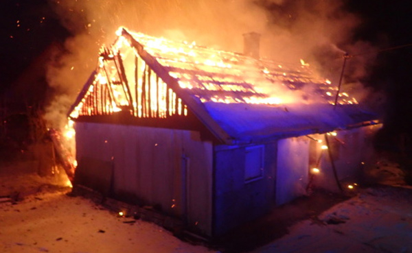 Požár domku ve Staříči