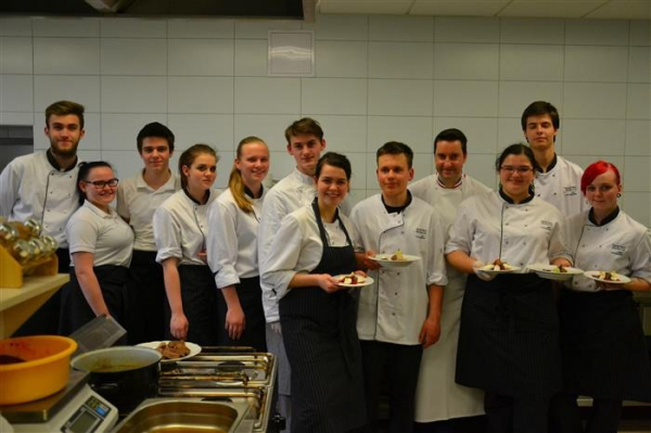 Kuchař s michelinskou hvězdou vaří se studenty vysočinské Gastroakademie
