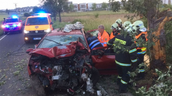 K vážné dopravní nehodě u Benic vyjeli hasiči z Prahy i Říčan