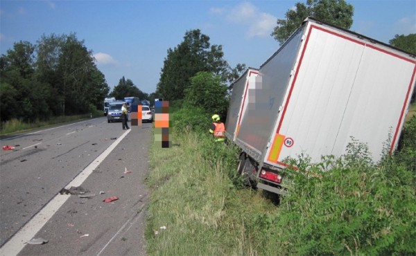 Hlavní tah na Slovensko uzavřela nehoda tří vozidel
