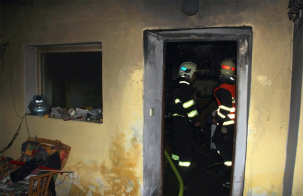 Požár rodinného domu v Chropyni zaměstnal tři jednotky hasičů