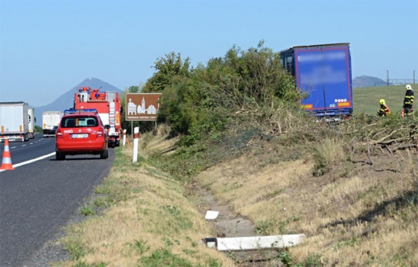 Dopravní nehoda kamionu na dálnici D8 u Vrbičan