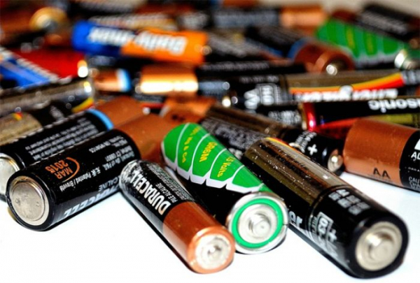 V neděli se slaví Evropský den recyklace baterií. Jak jsou na tom Češi s tříděním?