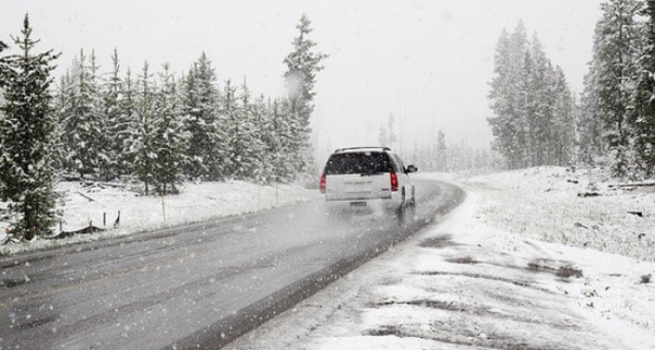 Sníh a vítr uzavřely některé silnice v Karlovarském kraji