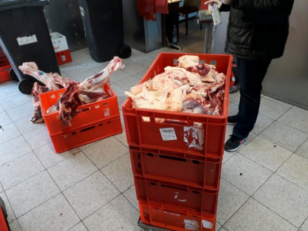 Podnikatel v Praze boural maso bez schválení veterinární správy, hrozí mu pokuta  až 50 milionů korun 